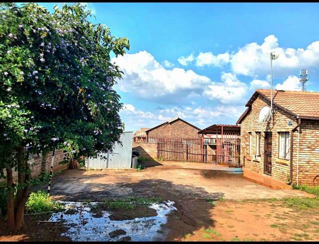 2 BEDROOM HOUSE FOR SALE IN LOTUS GARDENS